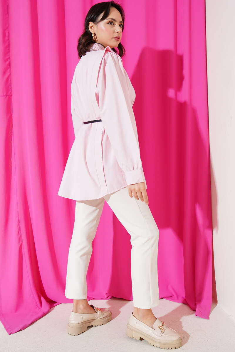 https://cdn.pazarium.com.tr/omuz-pileli-kemerli-gomlek-pembe-585477-14-B.jpg