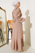 https://cdn.pazarium.com.tr/omuz-pileli-tasli-elbise-camel-579612-13-B.jpg