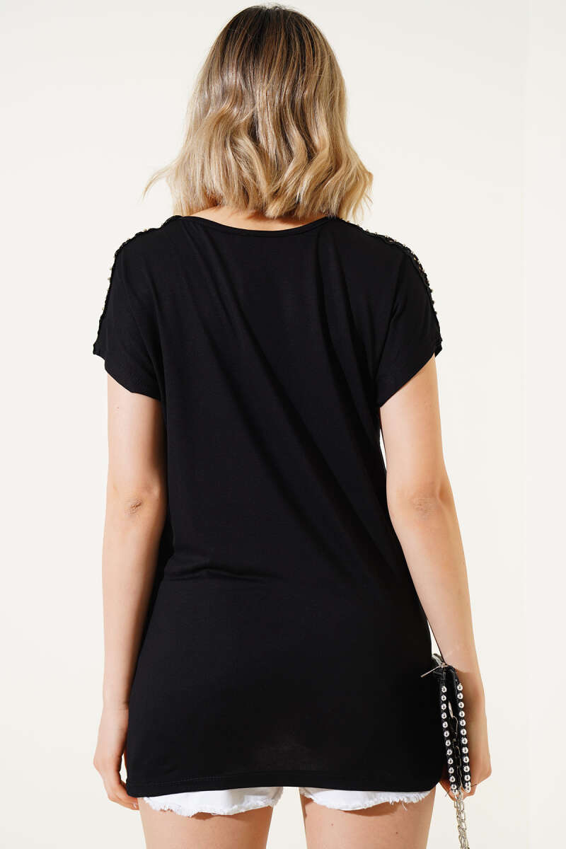 https://cdn.pazarium.com.tr/omuz-tasli-t-shirt-siyah-608442-14-B.jpg