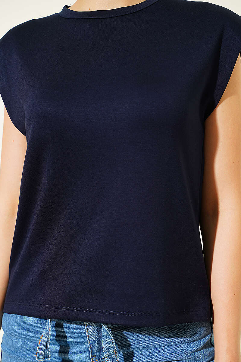https://cdn.pazarium.com.tr/omuz-vatkali-loysa-t-shirt-lacivert-789853-19-B.jpg