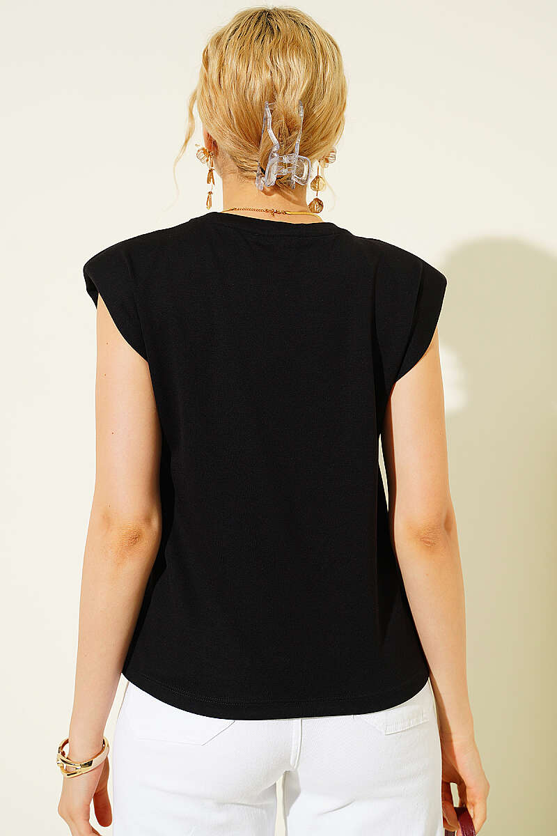 https://cdn.pazarium.com.tr/omuz-vatkali-loysa-t-shirt-siyah-789849-19-B.jpg