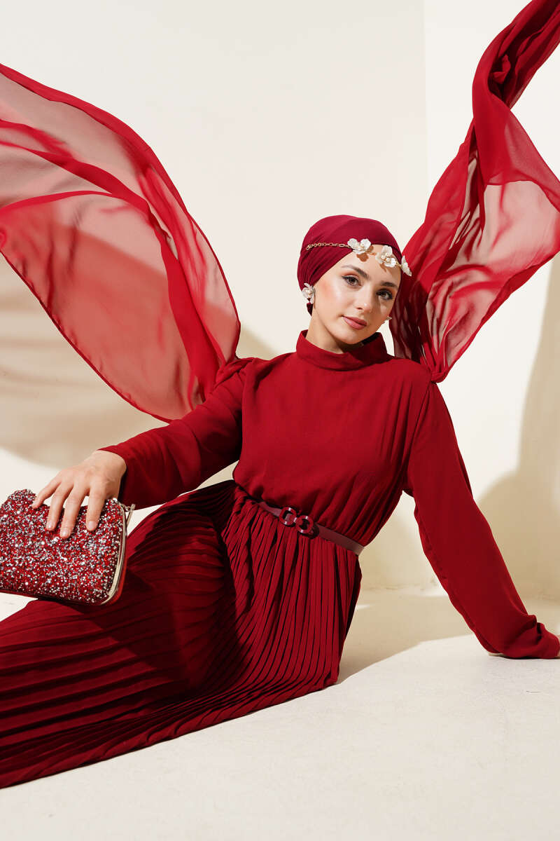 Omuzları Şifon Pelerinli Elbise