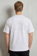 https://cdn.pazarium.com.tr/on-ve-arka-nakisli-oversize-erkek-t-shirt-beyaz-756975-18-B.jpg