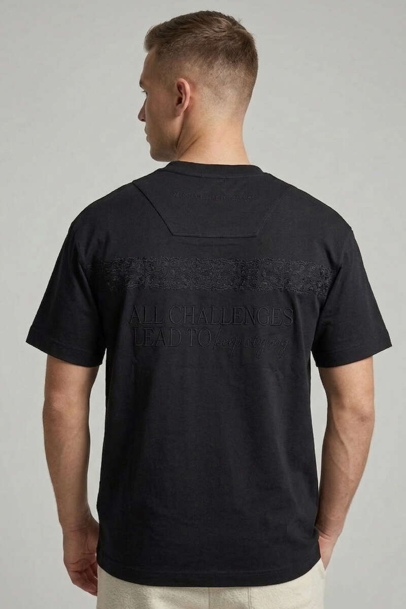 https://cdn.pazarium.com.tr/on-ve-arka-nakisli-oversize-erkek-t-shirt-siyah-756981-18-B.jpg