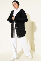 https://cdn.pazarium.com.tr/onden-dugmeli-orgu-hirka-siyah-822954-20-B.jpg