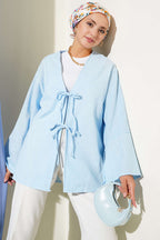 Kimono mit weiten Ärmeln und Schnürung vorne