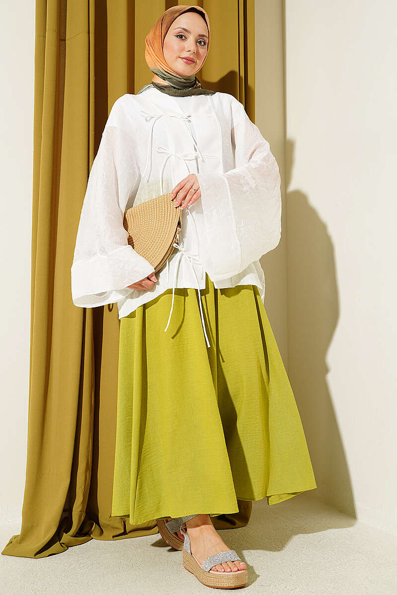 https://cdn.pazarium.com.tr/onu-bagcikli-oversize-tul-kimono-beyaz-797439-19-B.jpg