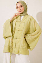 https://cdn.pazarium.com.tr/onu-bagcikli-oversize-tul-kimono-cagla-yesili-807493-19-B.jpg