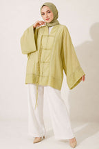 https://cdn.pazarium.com.tr/onu-bagcikli-oversize-tul-kimono-cagla-yesili-807496-19-B.jpg