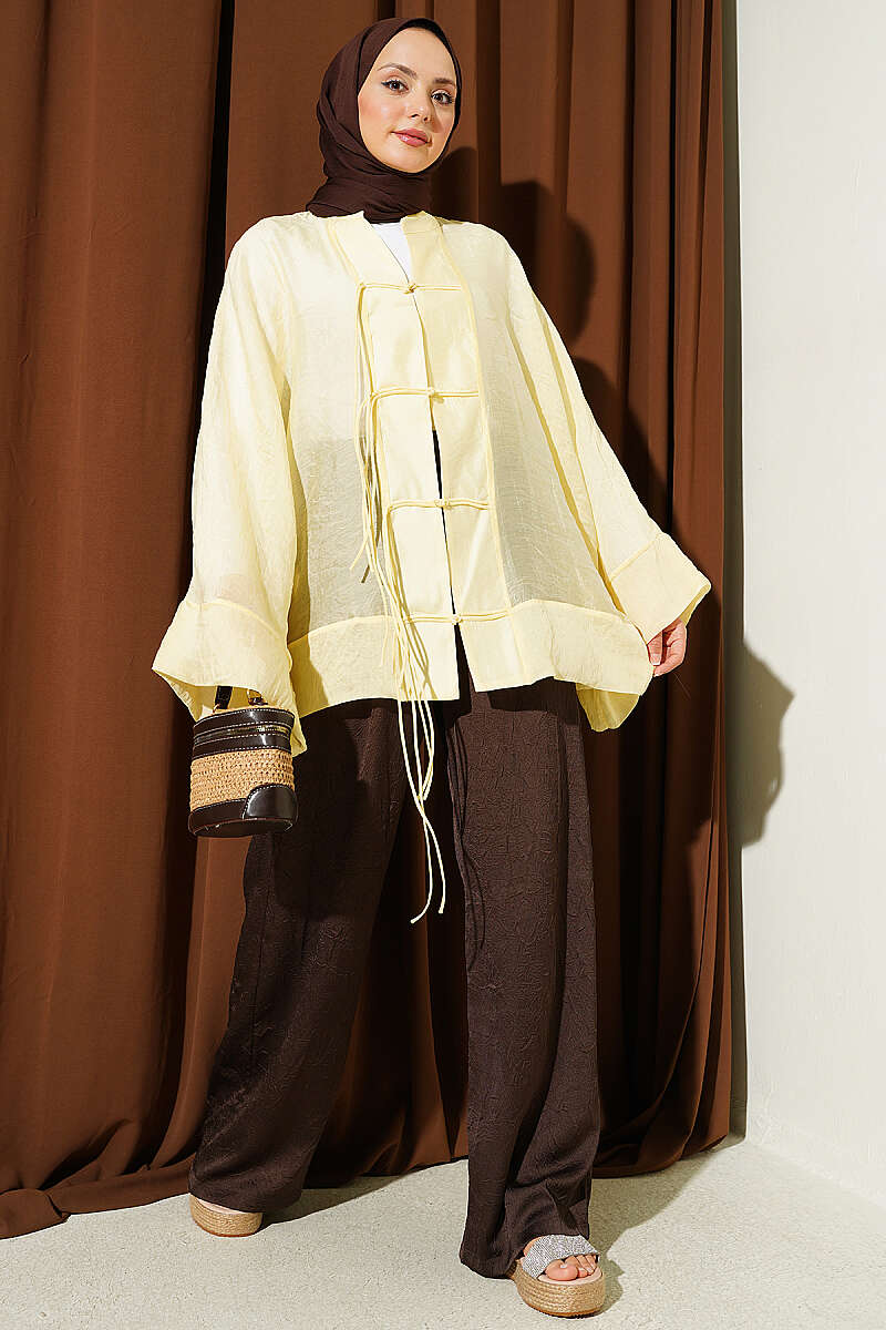 https://cdn.pazarium.com.tr/onu-bagcikli-oversize-tul-kimono-sari-797434-19-B.jpg