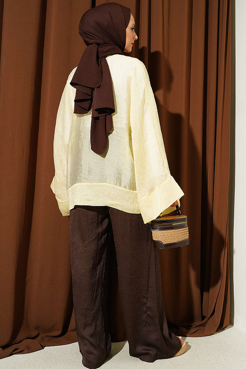 https://cdn.pazarium.com.tr/onu-bagcikli-oversize-tul-kimono-sari-797437-19-B.jpg