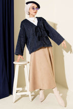 https://cdn.pazarium.com.tr/onu-bagcikli-sakalli-kisa-kimono-lacivert-709542-17-B.jpg