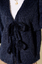 https://cdn.pazarium.com.tr/onu-bagcikli-sakalli-kisa-kimono-lacivert-709546-17-B.jpg