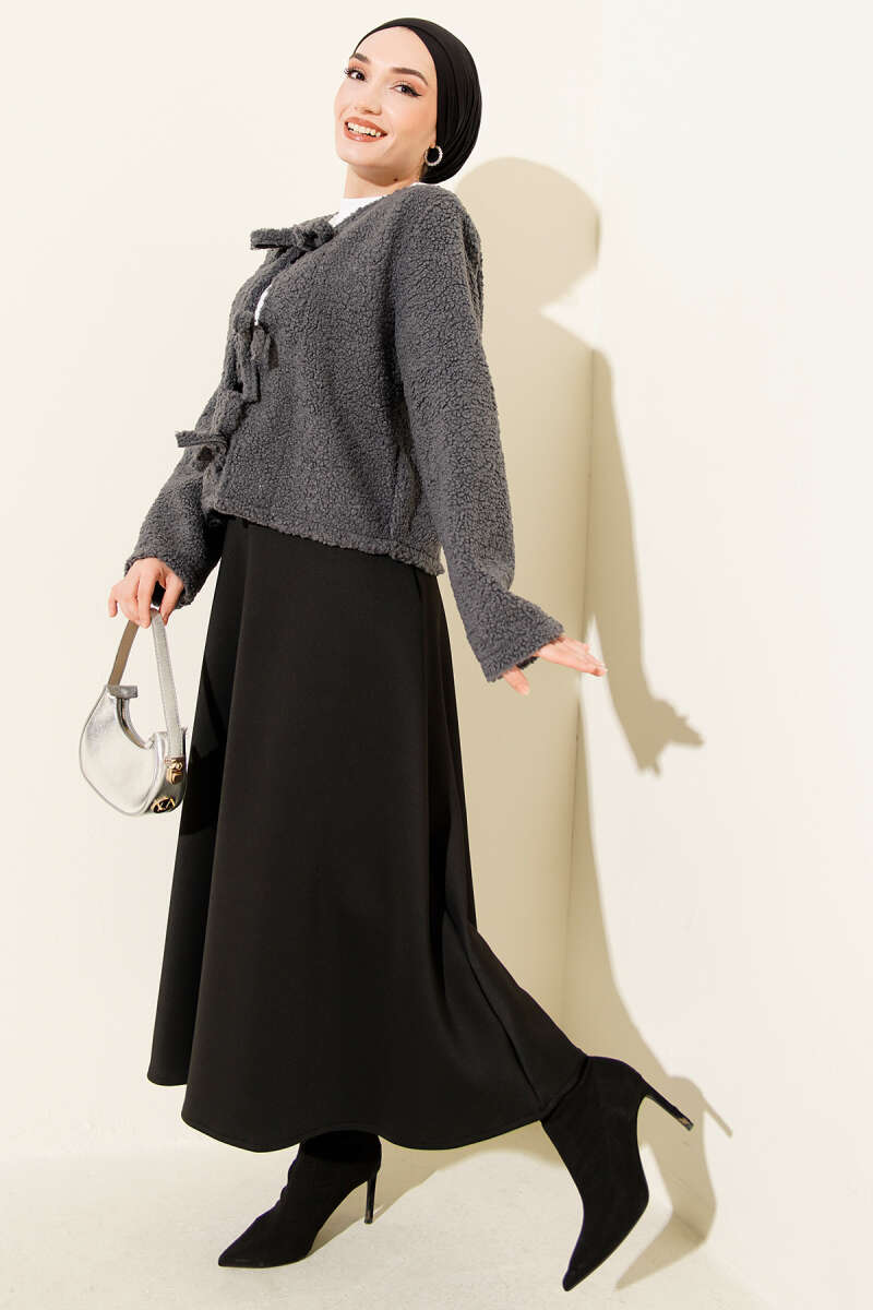 https://cdn.pazarium.com.tr/onu-baglamali-buklet-kisa-kimono-fume-709631-17-B.jpg