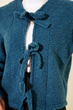 https://cdn.pazarium.com.tr/onu-baglamali-buklet-kisa-kimono-indigo-709641-17-B.jpg