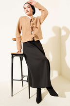 https://cdn.pazarium.com.tr/onu-baglamali-buklet-kisa-kimono-latte-709627-17-B.jpg
