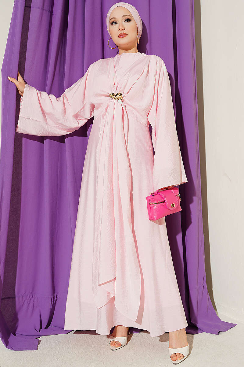 https://cdn.pazarium.com.tr/onu-baglamali-gold-tokali-elbise-pembe-808242-19-B.jpg
