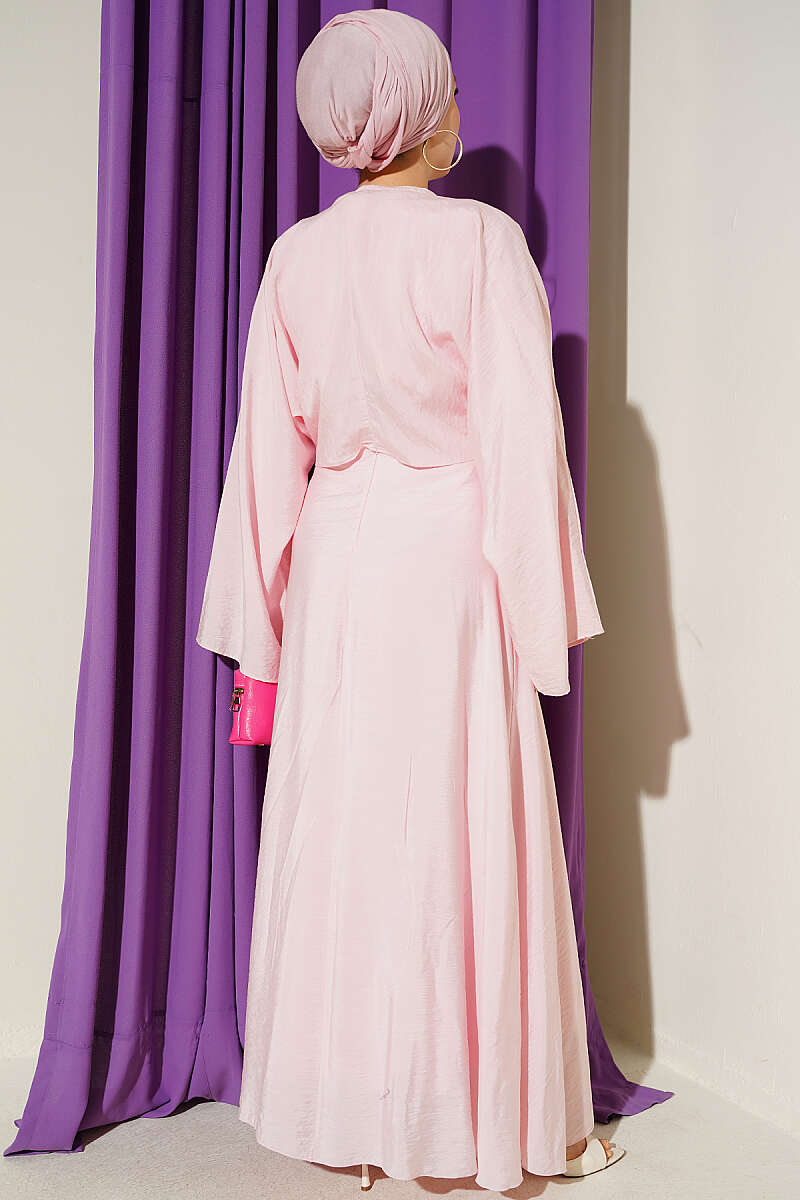 https://cdn.pazarium.com.tr/onu-baglamali-gold-tokali-elbise-pembe-808250-19-B.jpg