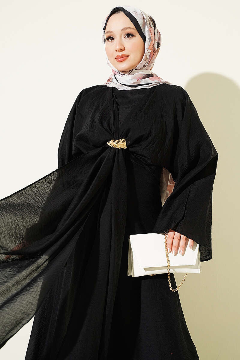 https://cdn.pazarium.com.tr/onu-baglamali-gold-tokali-elbise-siyah-807942-19-B.jpg