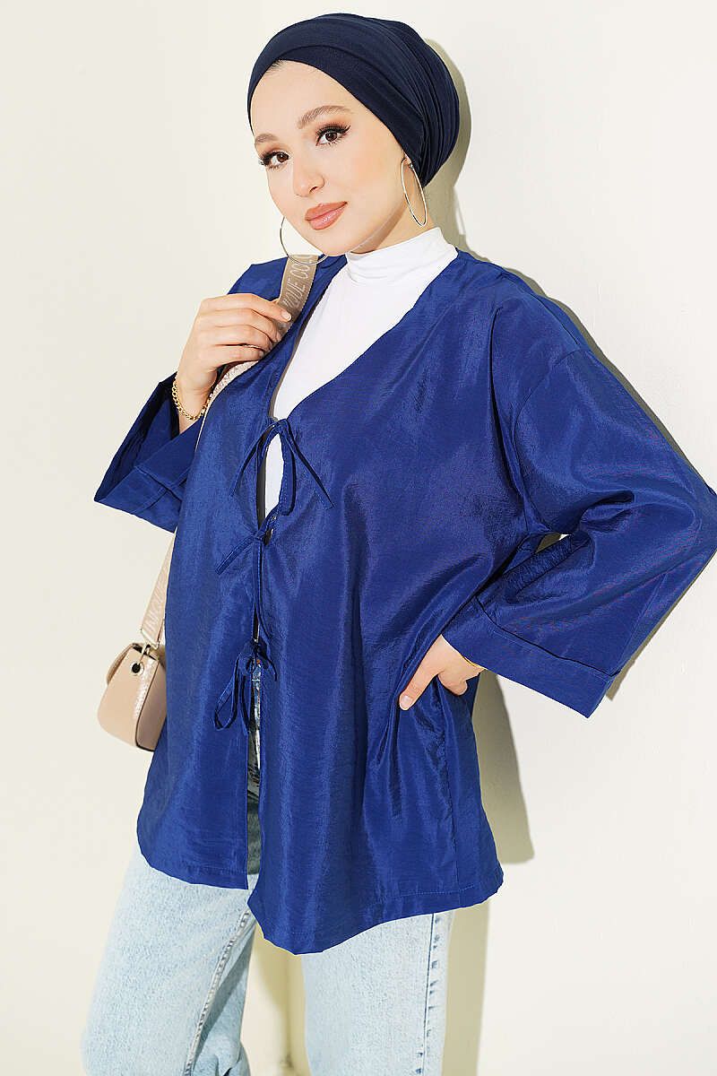 https://cdn.pazarium.com.tr/onu-baglamali-salas-parasut-kimono-lacivert-790401-19-B.jpg