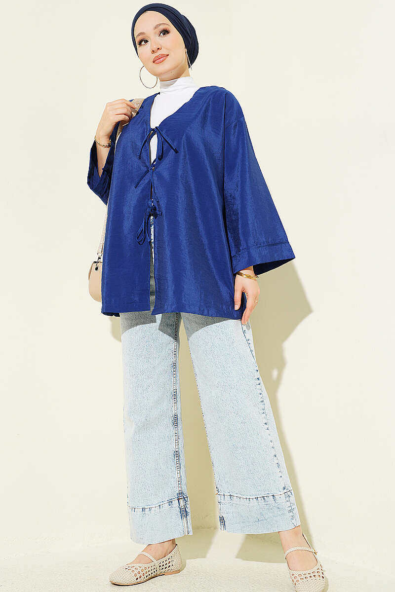 https://cdn.pazarium.com.tr/onu-baglamali-salas-parasut-kimono-lacivert-790403-19-B.jpg