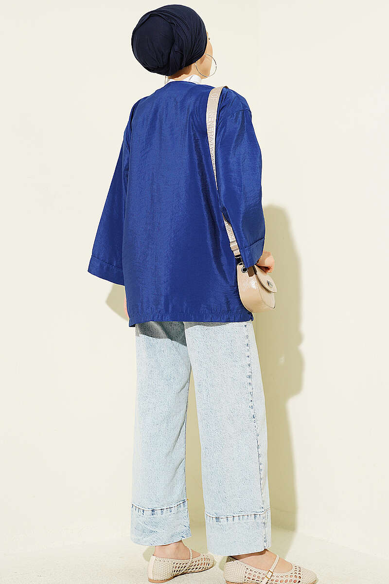 https://cdn.pazarium.com.tr/onu-baglamali-salas-parasut-kimono-lacivert-790405-19-B.jpg