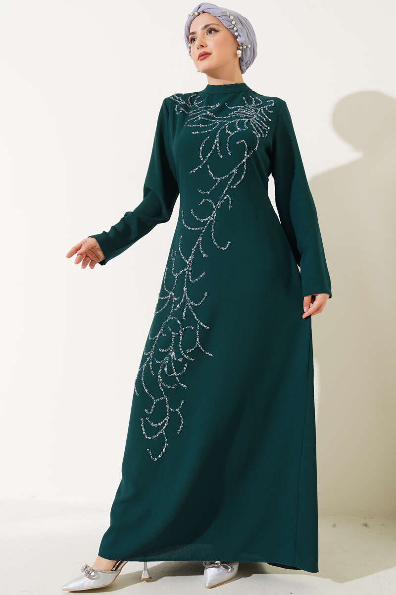 https://cdn.pazarium.com.tr/onu-boydan-tasli-buyuk-beden-elbise-zumrut-568390-13-B.jpg