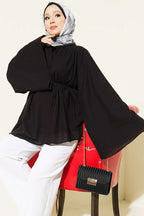 https://cdn.pazarium.com.tr/onu-buzgu-detayli-ip-bagcikli-tunik-siyah-809966-20-B.jpg