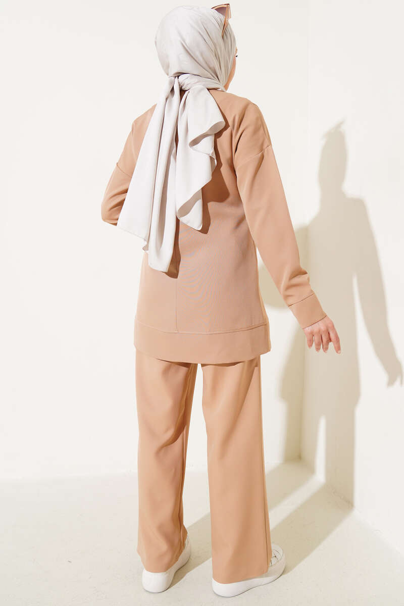 https://cdn.pazarium.com.tr/onu-fermuarli-tunik-ikili-takim-camel-580710-13-B.jpg