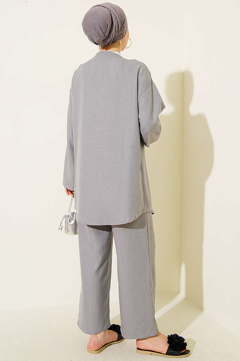 https://cdn.pazarium.com.tr/onu-ip-bagcikli-kimono-ikili-takim-gri-810652-20-B.jpg