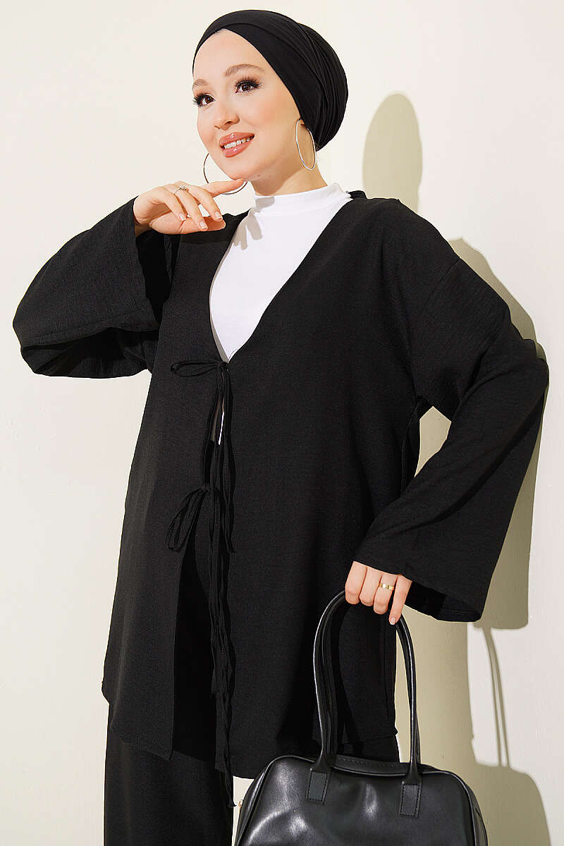https://cdn.pazarium.com.tr/onu-ip-bagcikli-kimono-ikili-takim-siyah-810718-20-B.jpg