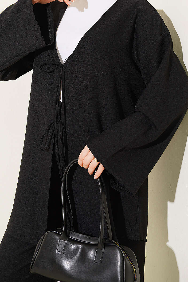 https://cdn.pazarium.com.tr/onu-ip-bagcikli-kimono-ikili-takim-siyah-810720-20-B.jpg