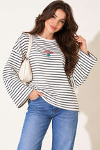 https://cdn.pazarium.com.tr/onu-nakis-detayli-cizgili-sweatshirt-siyah-839372-20-B.jpg