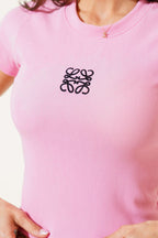 https://cdn.pazarium.com.tr/onu-nakisli-kisa-kol-kaskorse-crop-pembe-624411-15-B.jpg