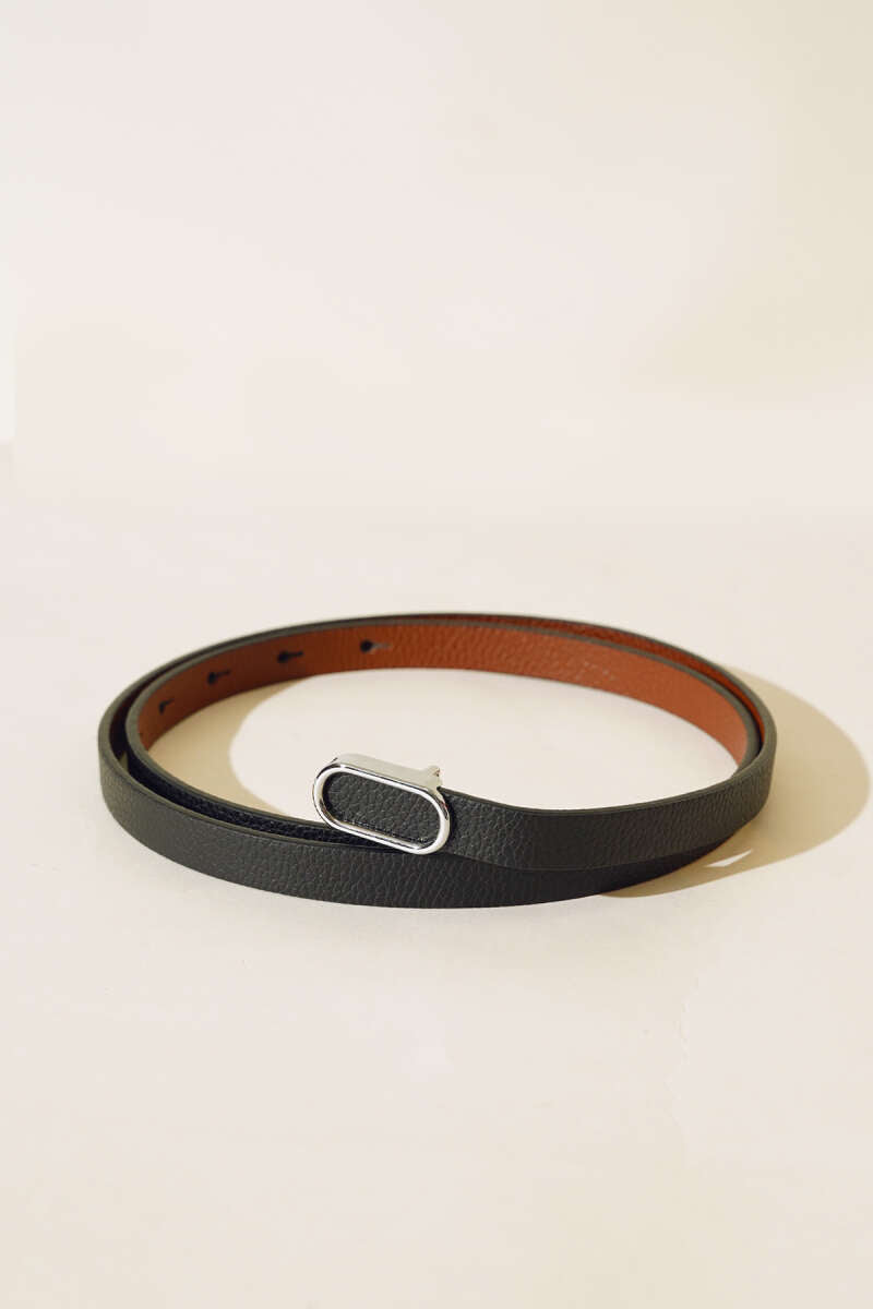 https://cdn.pazarium.com.tr/oval-metal-tokali-ince-kemer-siyah-gumus-509613-12-B.jpg