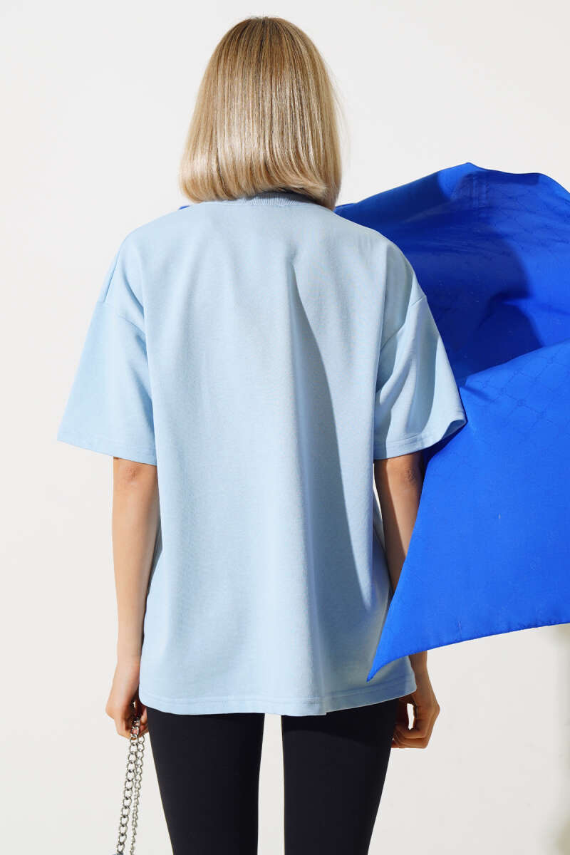 https://cdn.pazarium.com.tr/oversize-basic-t-shirt-bebe-mavi-549327-13-B.jpg
