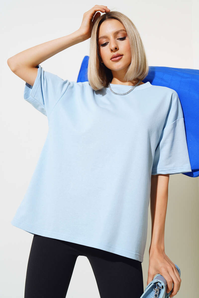 https://cdn.pazarium.com.tr/oversize-basic-t-shirt-bebe-mavi-549328-13-B.jpg