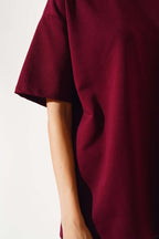 https://cdn.pazarium.com.tr/oversize-basic-t-shirt-bordo-549323-13-B.jpg