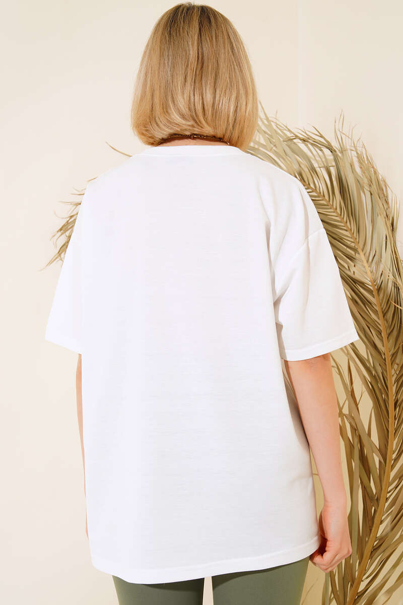 https://cdn.pazarium.com.tr/oversize-basic-t-shirt-ekru-497623-11-B.jpg
