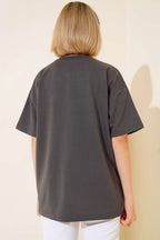 https://cdn.pazarium.com.tr/oversize-basic-t-shirt-fume-497619-11-B.jpg
