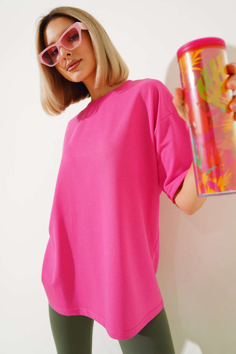 https://cdn.pazarium.com.tr/oversize-basic-t-shirt-fusya-549318-13-B.jpg