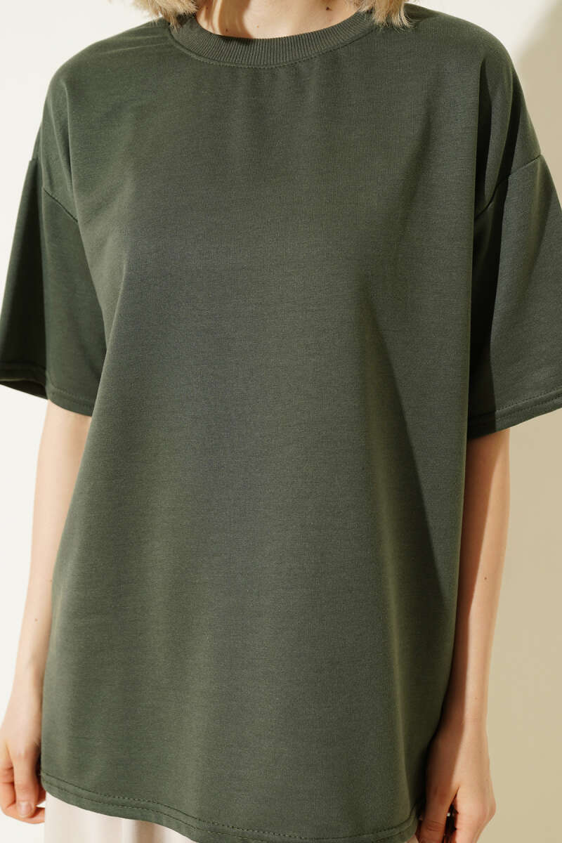 https://cdn.pazarium.com.tr/oversize-basic-t-shirt-haki-758681-18-B.jpg