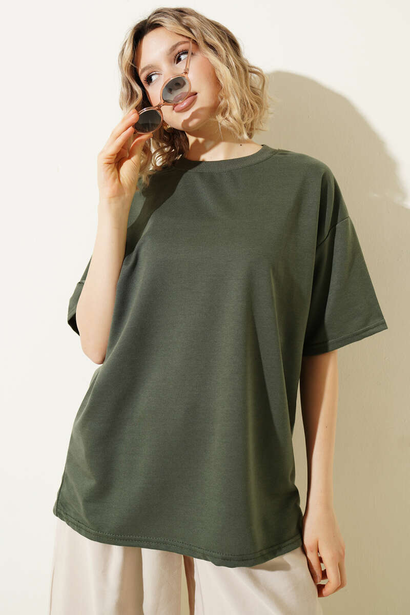https://cdn.pazarium.com.tr/oversize-basic-t-shirt-haki-758683-18-B.jpg