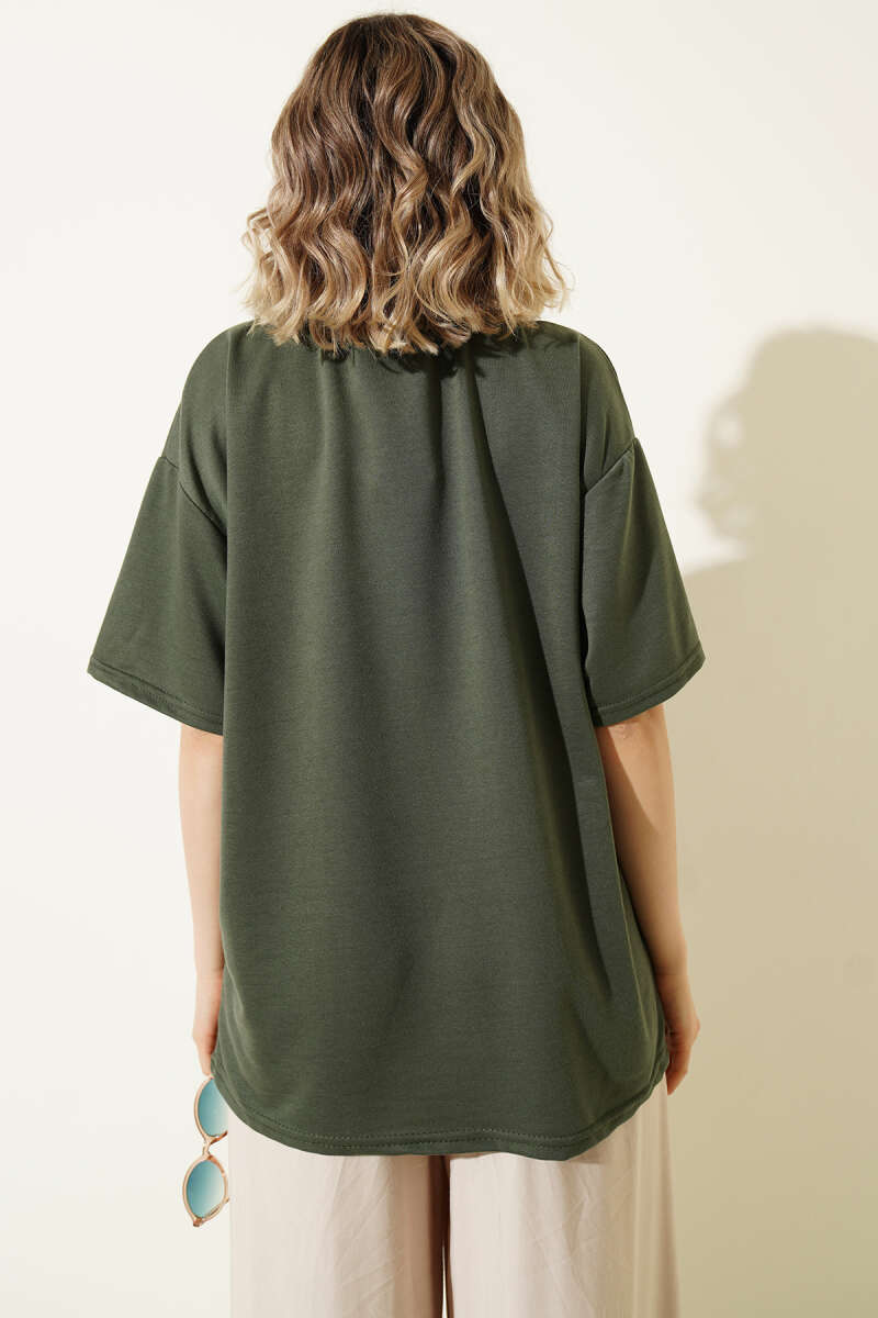 https://cdn.pazarium.com.tr/oversize-basic-t-shirt-haki-758684-18-B.jpg