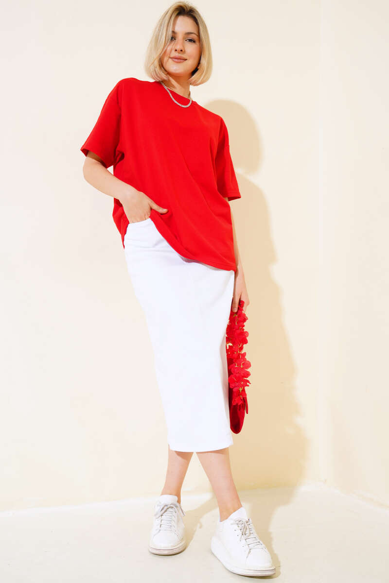 https://cdn.pazarium.com.tr/oversize-basic-t-shirt-kirmizi-501974-11-B.jpg
