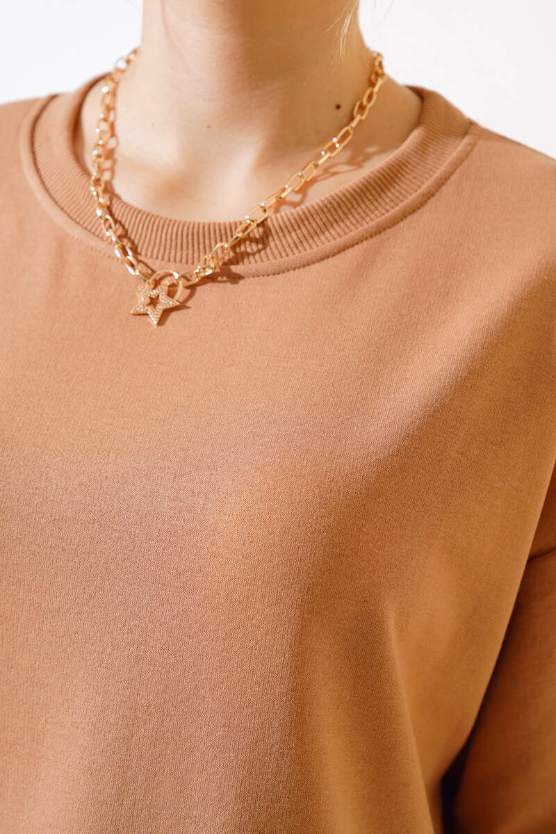 https://cdn.pazarium.com.tr/oversize-basic-t-shirt-latte-497608-11-B.jpg