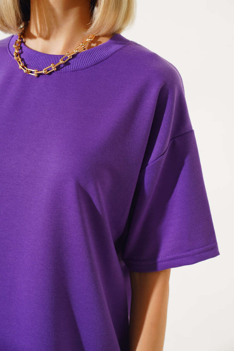 https://cdn.pazarium.com.tr/oversize-basic-t-shirt-mor-549312-13-B.jpg