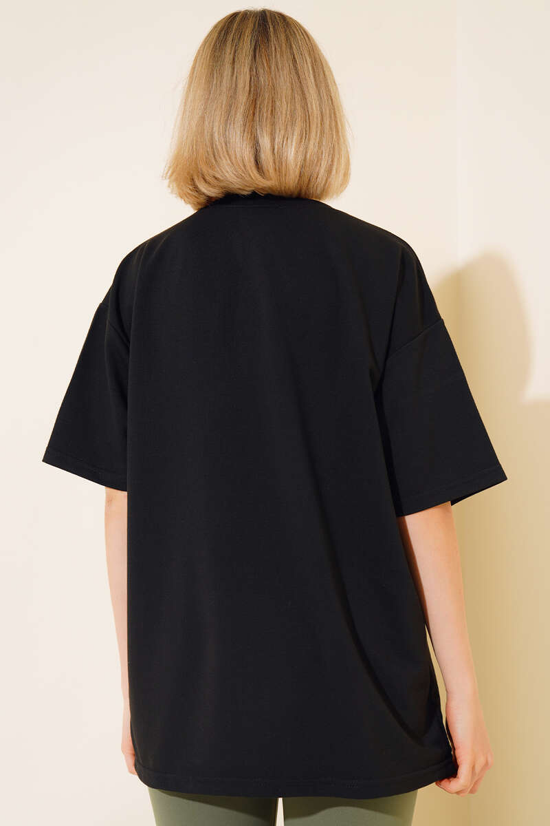 https://cdn.pazarium.com.tr/oversize-basic-t-shirt-siyah-497599-11-B.jpg