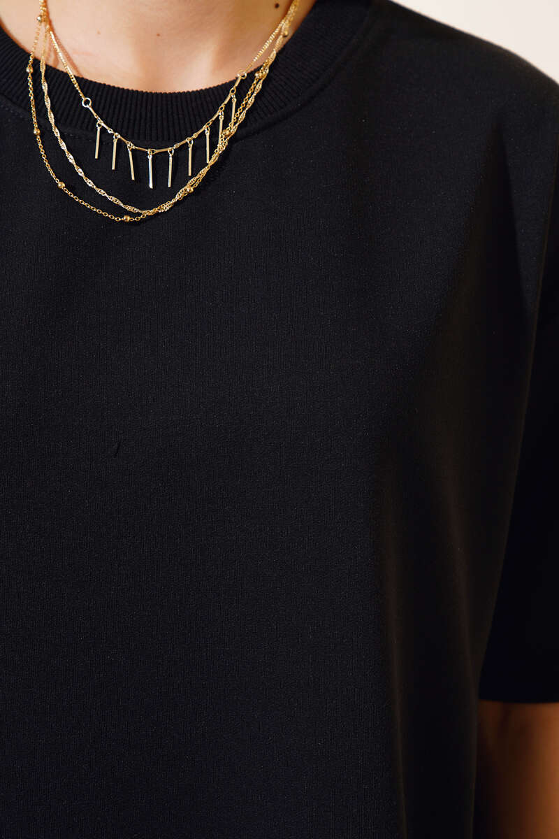 https://cdn.pazarium.com.tr/oversize-basic-t-shirt-siyah-497600-11-B.jpg