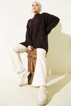 https://cdn.pazarium.com.tr/oversize-dusuk-omuz-triko-tunik-aci-kahve-723789-17-B.jpg